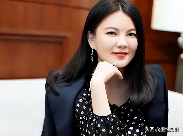 李湘风波再发酵！家境被扒底朝天，父母身份曝光	，原来何炅没说错