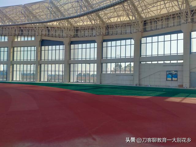 魅力麻城：位于城东滨河新区的麻城市文体中心新貌