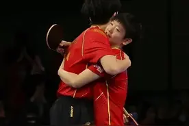 混双夺冠，莎头面对镜头秒变村干部，网友留言笑喷，都在喊抱一个图片