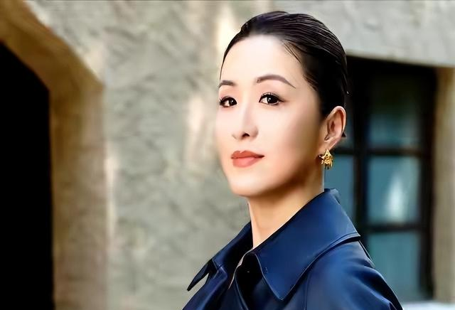 陪睡陪玩只是冰山一角！袭警、集体嫖娼、舔手指，各个离谱且意外