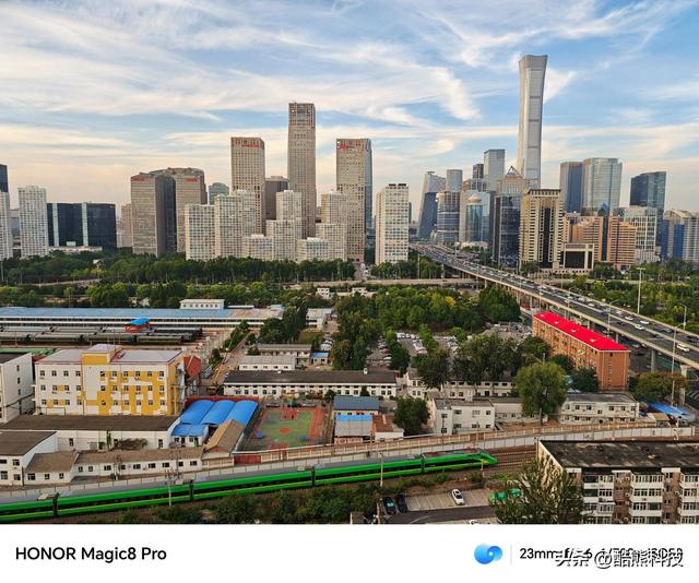 从参数怪兽到AI贴心机，荣耀Magic 8 Pro到底改变了什么？
