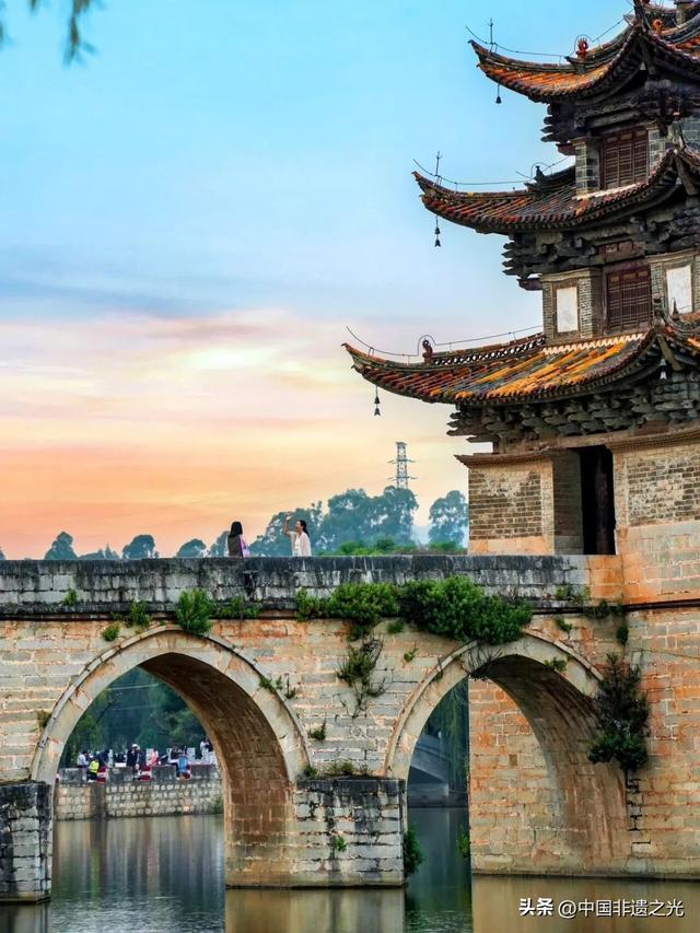 云南建水——千年临安古城 ：中国最后一座活着的古城！