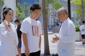 50岁王艳赴国子监为儿祈福，球球还有42天高考，王志才神隐多年图片
