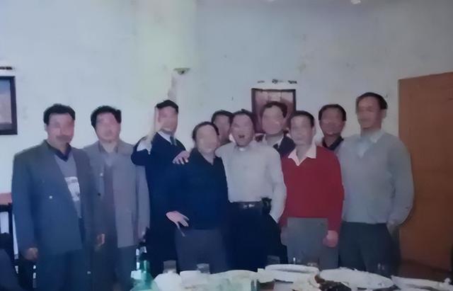 中国首位被注射死刑亿万富翁，临死前挣扎：我捐495亿，饶我一命