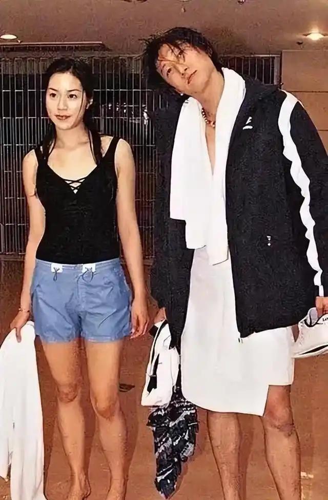 “千亿儿媳”彻底成笑话!43年来任人摆弄,连吃馄饨的自由都没有