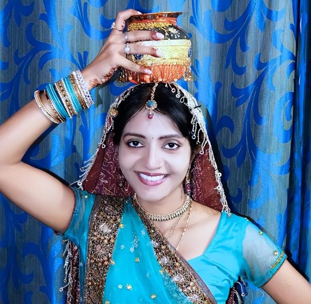 印度美女来中国旅游，第一天就破防：他们卫生条件怎么会这么好？