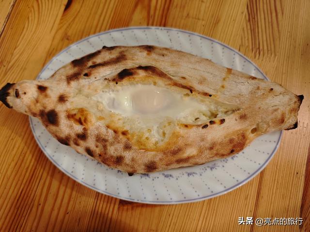 跟着丝绸之路去旅行高加索三国——格鲁吉亚卡兹别克圣三一教堂