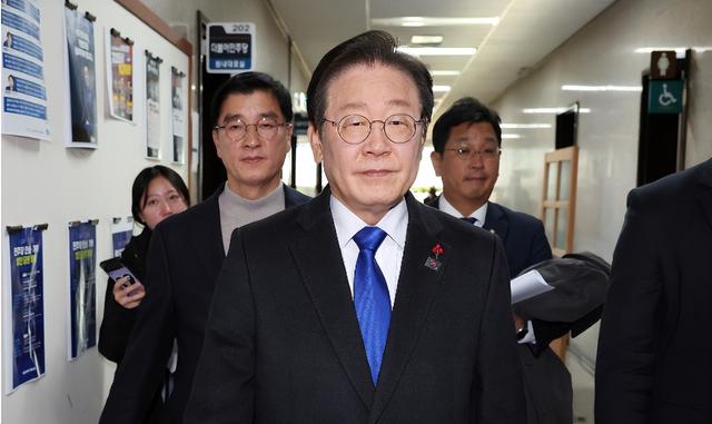 李在明还在睡梦中，特朗普突然下手了！美国宣布：对韩国加税10%