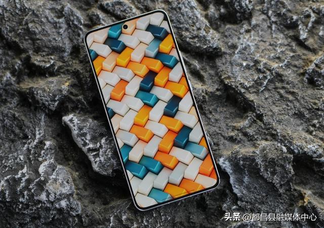 2025公认“接近完美”的5款直屏手机推荐，品质佳口碑好，适合用六年