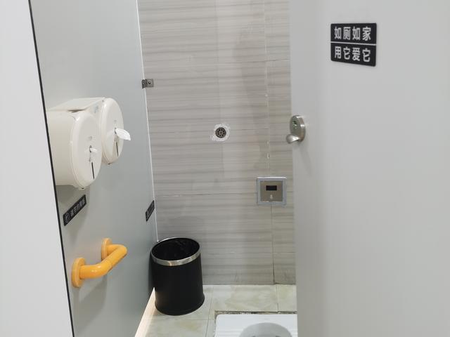 带78岁老妈遛弯儿，深圳这座城让我又一次心头一暖