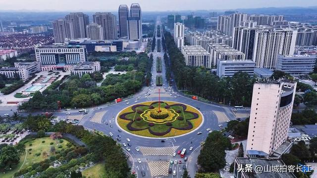 四川这座“袖珍”地级市，比成都悠闲，风光不输乐山，性价比超高