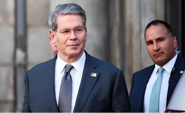 中美会谈结束，特朗普表态，美财长：中国稀土限制，将推迟一年