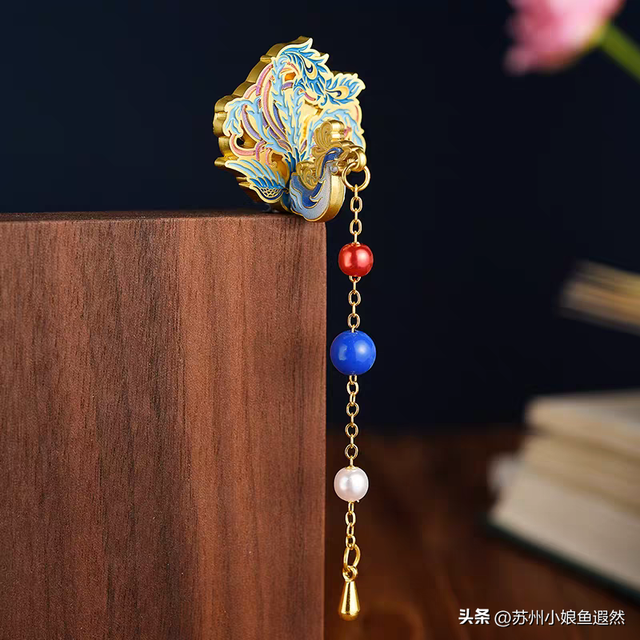 一帧凤冠、一曲红楼、一台风车：这些文创里竟藏着文化与时光？