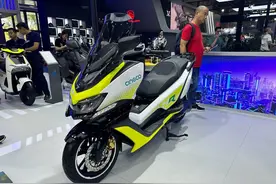 增程式电摩将至！能加油、充电，续航300km，怎么样？会普及吗？图片