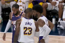 名场面！詹皇父子同时摊手施压裁判，布朗尼4分钟3失误，老詹怒了图片