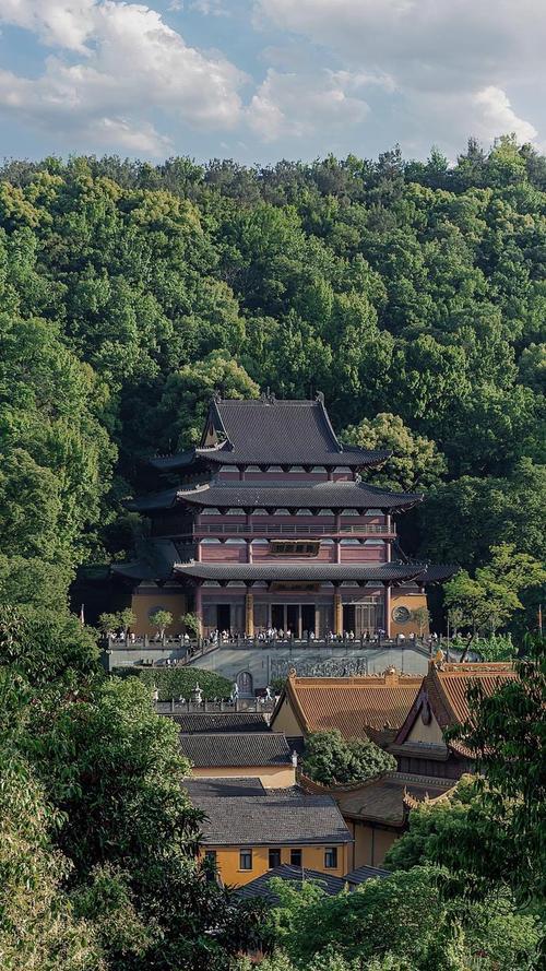 千年古刹免费背后：杭州文旅如何用“舍”换来万亿级流量密码？