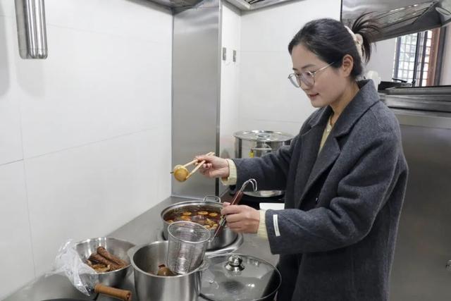 不用早起赶着打卡！他们在五夫古镇的田野边办公，旅居生活羡煞旁人