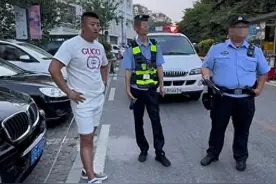 网红被锁车报警遭怼后续：商家认怂，店铺线上遭恶评，官方回应！图片