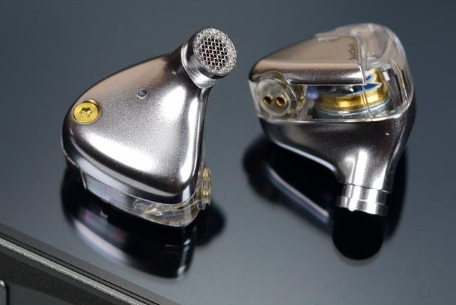 声场大，还有虚拟7.1声道！349元的游戏耳塞让我果断放弃电竞头戴