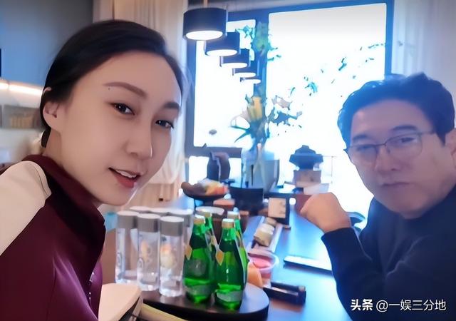 水均益跑泉州给女儿带娃，和前妻罕见同框，主动搭话对方却不理他