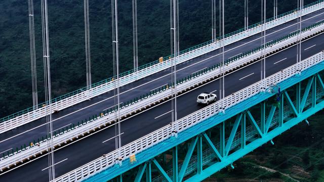 地球裂缝上的奇迹：花江峡谷大桥，横竖都是第一的工程传奇