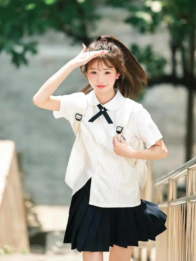 甘肃兰州一校花，楚楚动人	，倾国倾城，这气质堪称校园天花板