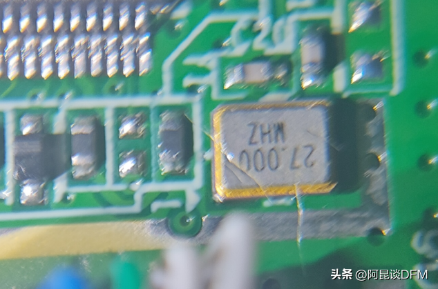 有人找我画一个无线投屏器的PCB，刚好手上有一个拆解看一下