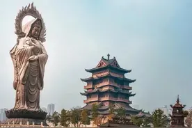 豆包的AI智能消除功能太强大了，一秒教你实现路人消除图片