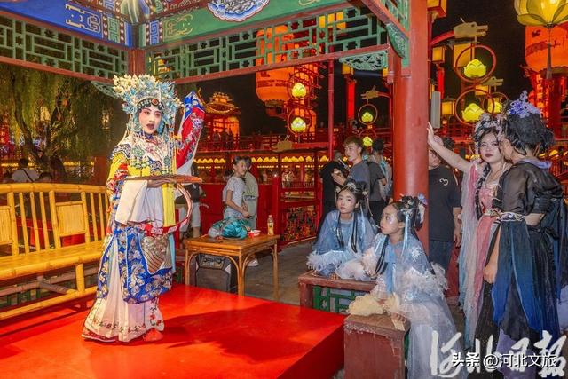 河头老街赏百戏
