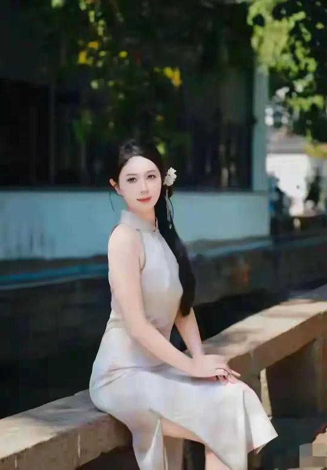 江苏徐州一校花仙姿玉色 堪称上帝吻过的容颜 美得让人移不开眼