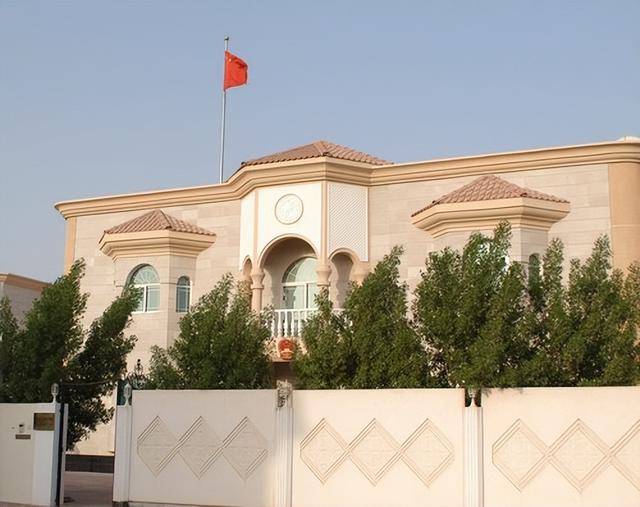 导弹落在中国使馆800米外，中方罕见发大火，以色列要摊上大事了