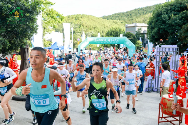 景区暑期集体遇冷？庐山景区却“杀疯了”！