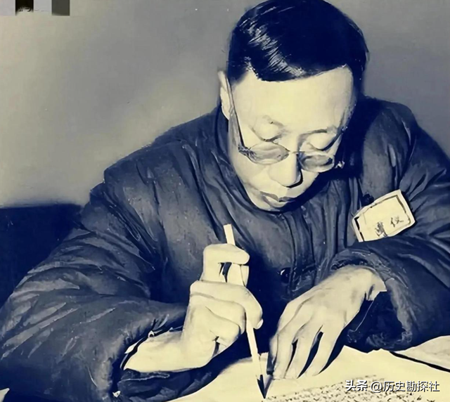 1924年溥仪被赶出紫禁城，在翊坤宫留影，寸头高筒皮靴，气质不凡