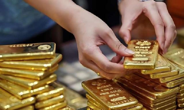 特朗普出席晚宴前，预告中美结局，中国加速囤黄金，一个时代完结