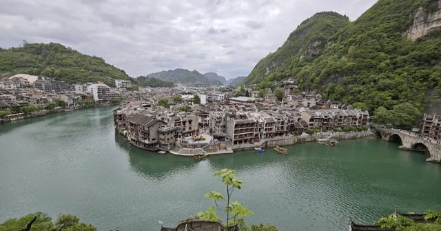 适合退休后夫妻旅居的六座小城，气候宜人，消费不高，生活舒适