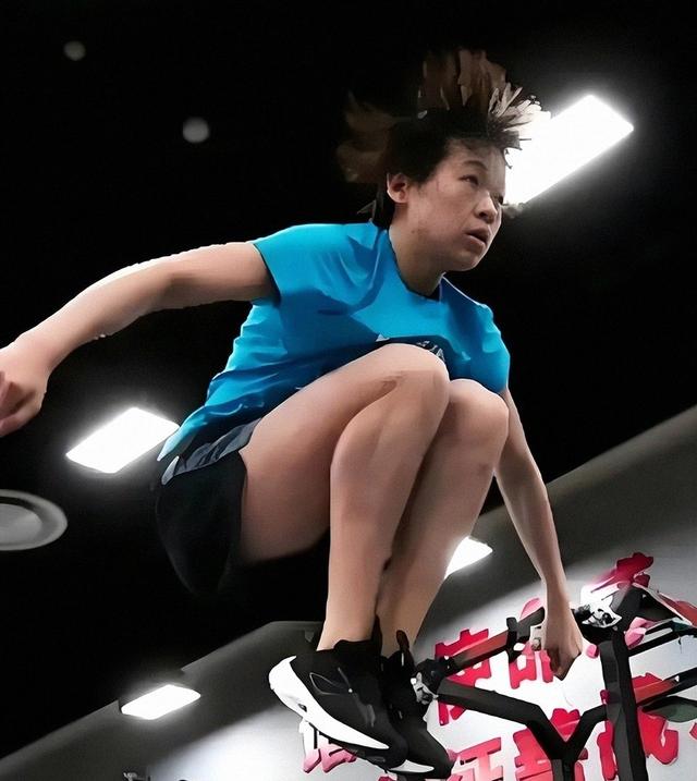 人民日报发声全红婵捐赠直播收入，释放3大信号，郭晶晶说对了