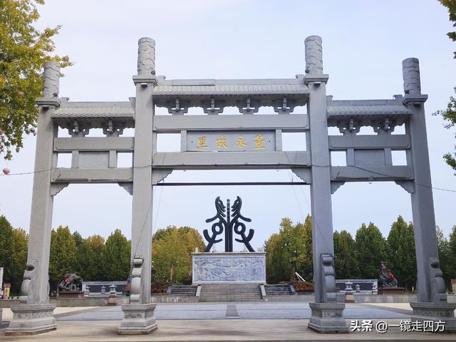 在“天仙配”传说的故事发生地孝感，建有一座“凤凰天仙城”