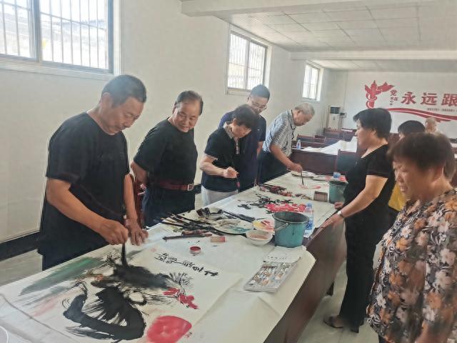 书画名家捐赠墨宝 助力乡村文化建设