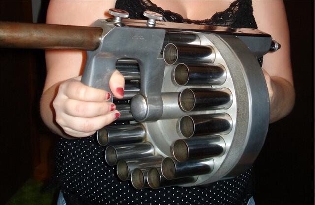 好莱坞的军火库：深度揭秘“机械战警”的武器选用与改装