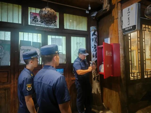 贵州黎平丨“蓝焰黔行”志愿服务队多措并举筑牢肇兴侗寨景区 “防火墙”，守护每寸好风光