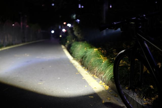 迈极炫CB1600车灯有了PRO版，磁吸吊装不怕颠簸更加稳！