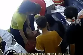 好感人！山东一母亲突然晕倒，怀孕女子请邻居赶来帮忙，评论炸锅图片