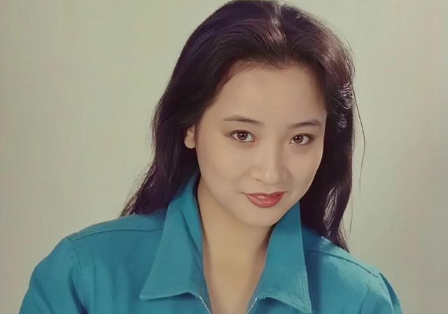 她是国家一级女演员，多次给丈夫戴绿帽，重病丈夫坐轮椅也不离婚