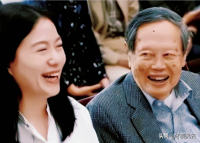 令人担忧的事还是发生，杨振宁离世仅4天，翁帆好友过往言论被扒