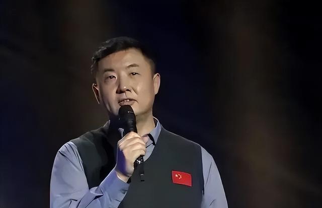 表面是演员，实际是“国际反恐专家”！这位著名老戏骨，隐藏好深