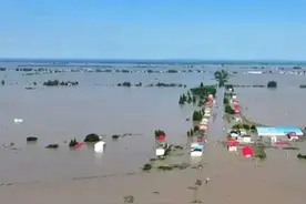 紧急撤离的团洲乡村民能带的都带走，离开后这个家回不去了！图片