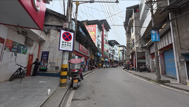 重庆没落的场镇，昔日工业发达景观丰富，如今唯有温泉还有烟火气