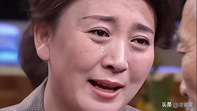 道歉不到24小时，闫学晶再迎三大噩耗，她儿子可能30万都赚不到了