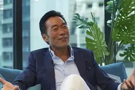香港男星郑浩南离婚后竟流落宾馆，人财两空令人唏嘘！图片