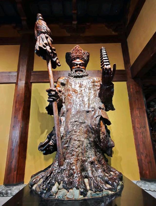 参观根宫佛国博物馆